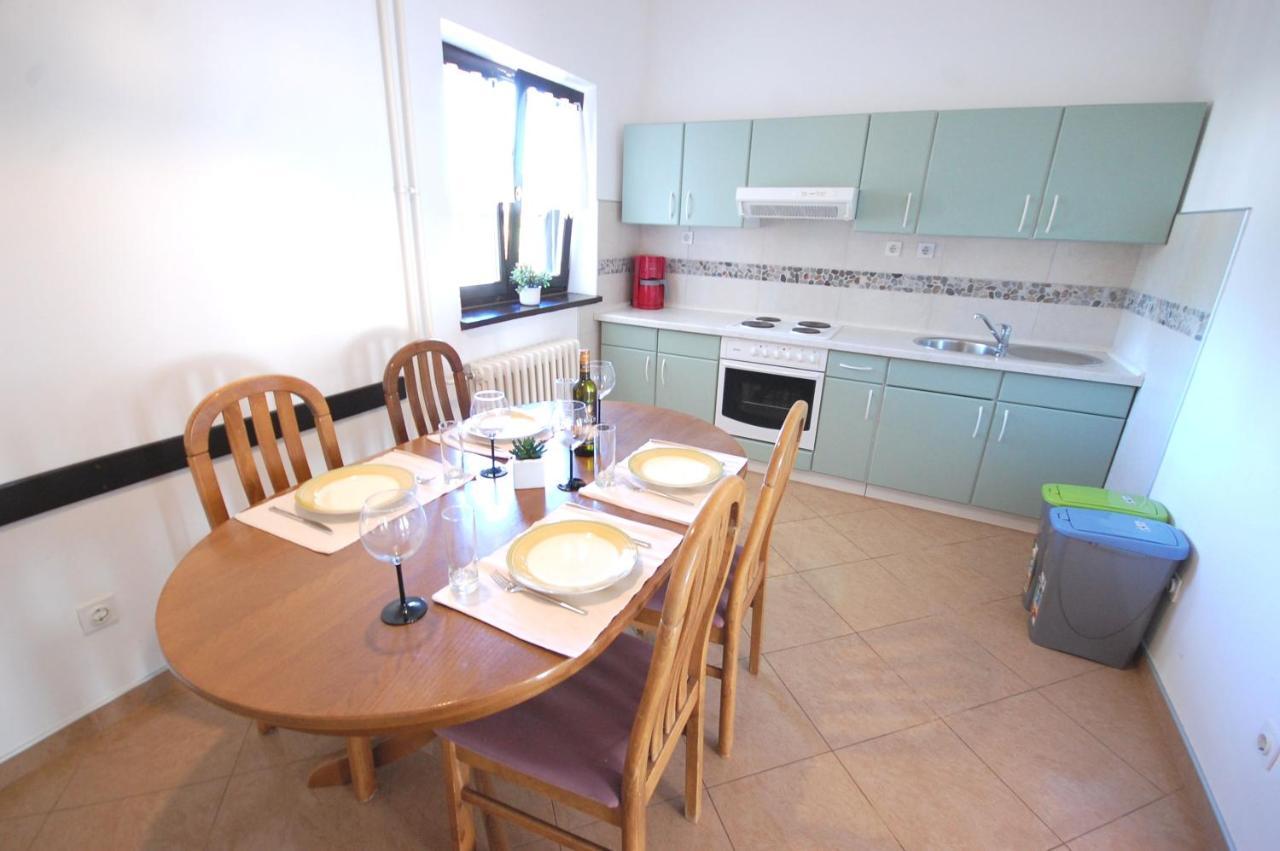 Apartment Margareta Njivice Bagian luar foto