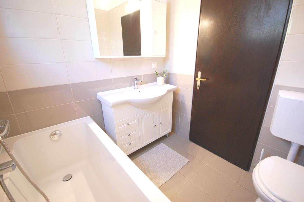 Apartment Margareta Njivice Bagian luar foto
