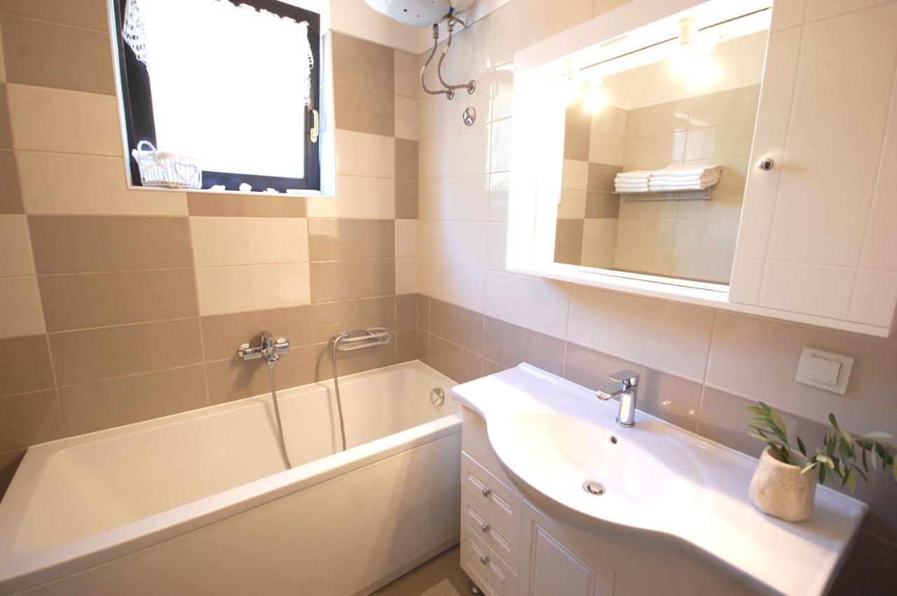 Apartment Margareta Njivice Bagian luar foto
