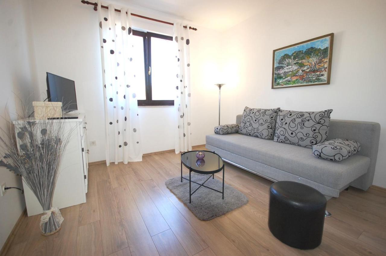 Apartment Margareta Njivice Bagian luar foto