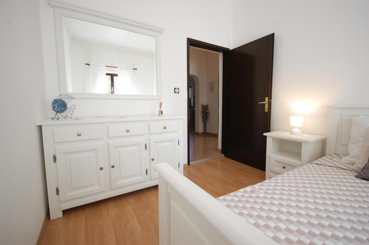 Apartment Margareta Njivice Bagian luar foto